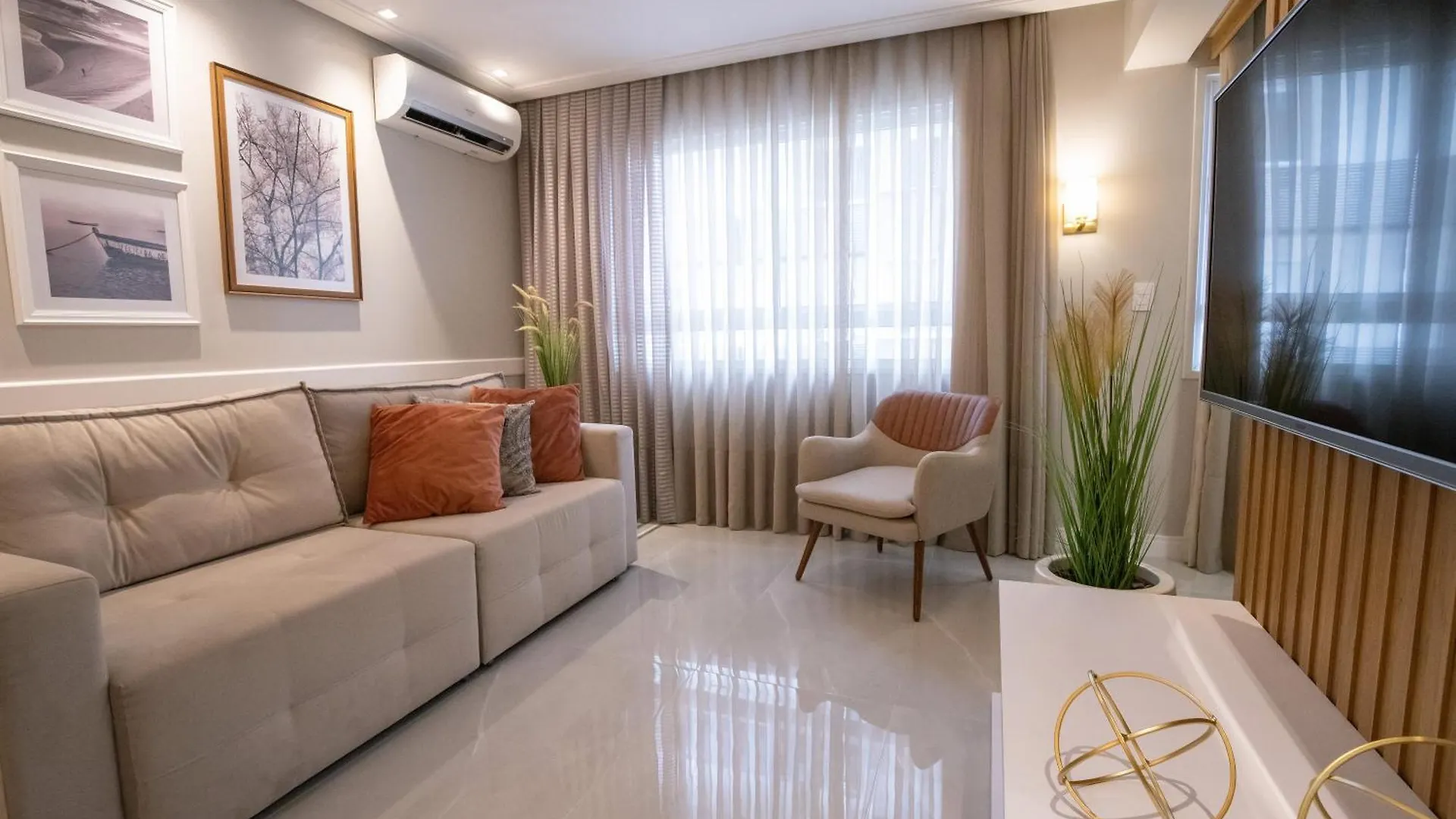 Apartamento Requintado Na Avenida Atlantica N1683 Balneário Camboriú